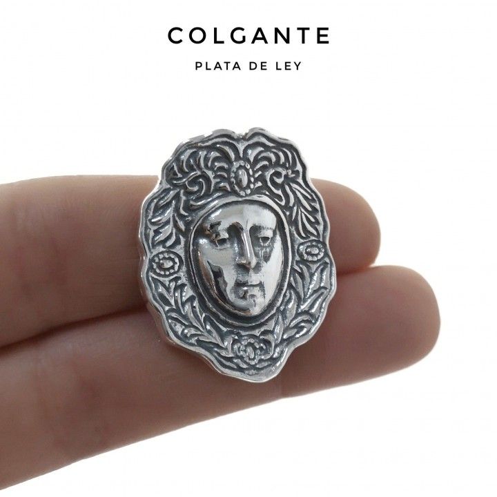 Colgante rostro de la Virgen del Rocío de Plata de ley envejecida 3cm x 2,3cm 2